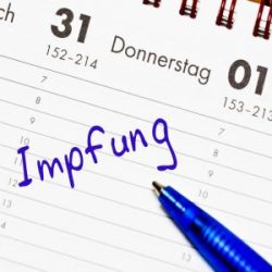 Ein Kalender, ein Termin für die Imfung ist eingetragen.