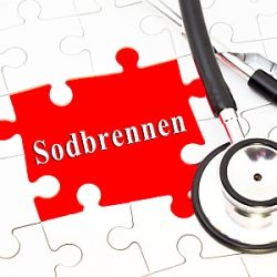 Puzzelteile, Sodbrennen auf rotem Untergrund, Stetoskop