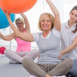 Rückenübungen mit dem Gymnastikball